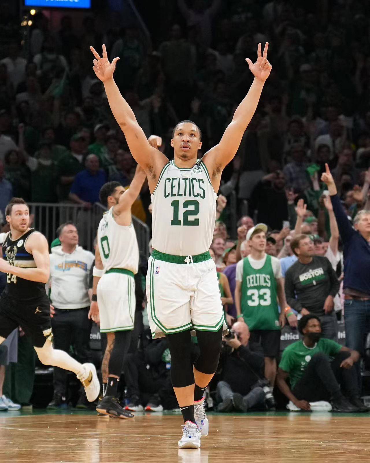 九游-塔图姆重返赛场，锐不可当首场状态出色，澳大利亚队观众沸腾！