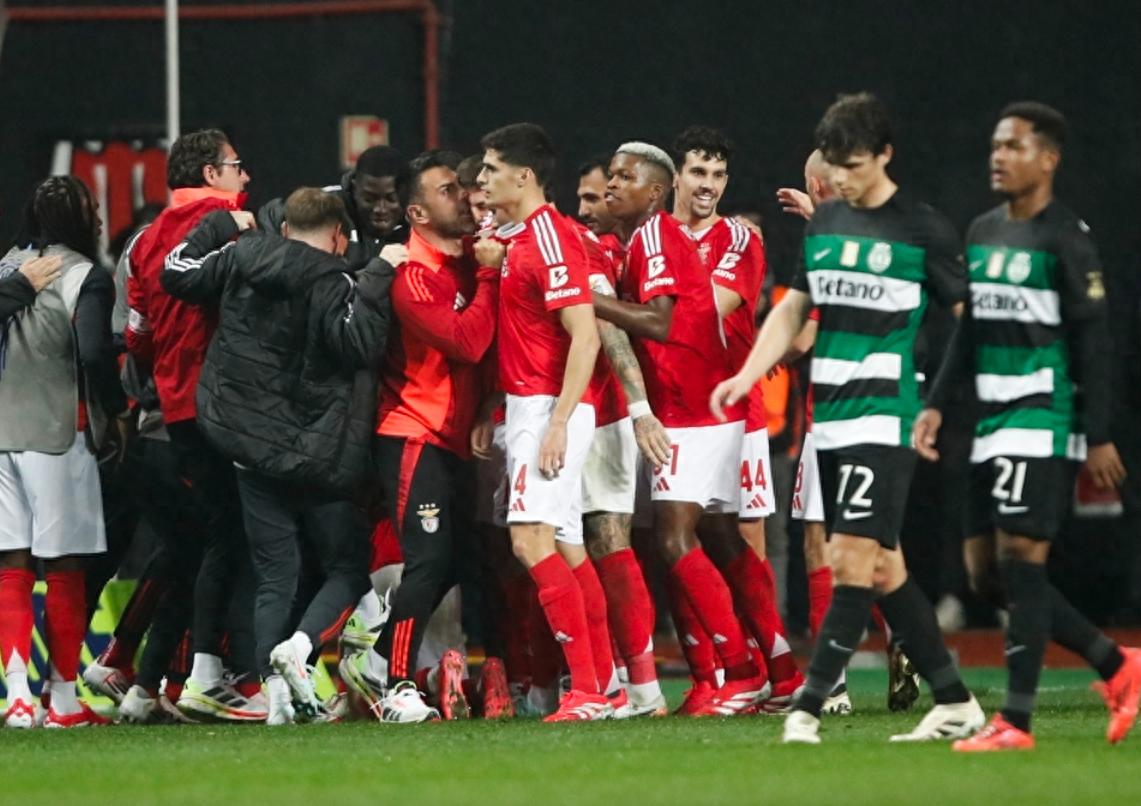 九游娱乐-塞尔维亚队不断突破！，西亚卡姆连续五场比赛得分超过最后时刻胜出热度持续攀升(西亚卡姆有多强)