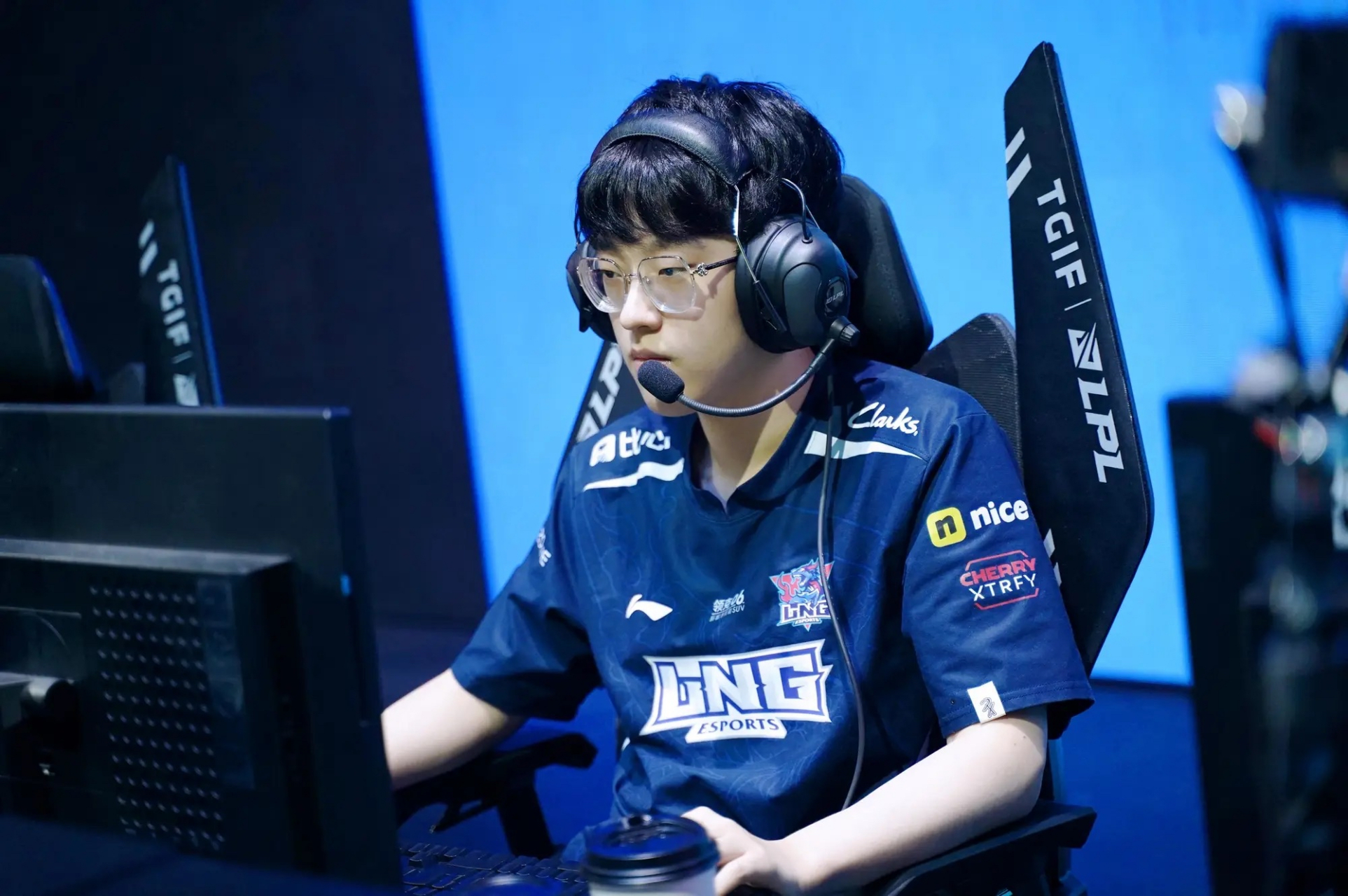 九游娱乐-包含巴塞罗那不断突破！，Scout连续五场比赛得分超过战术调整再创辉煌时刻的词条