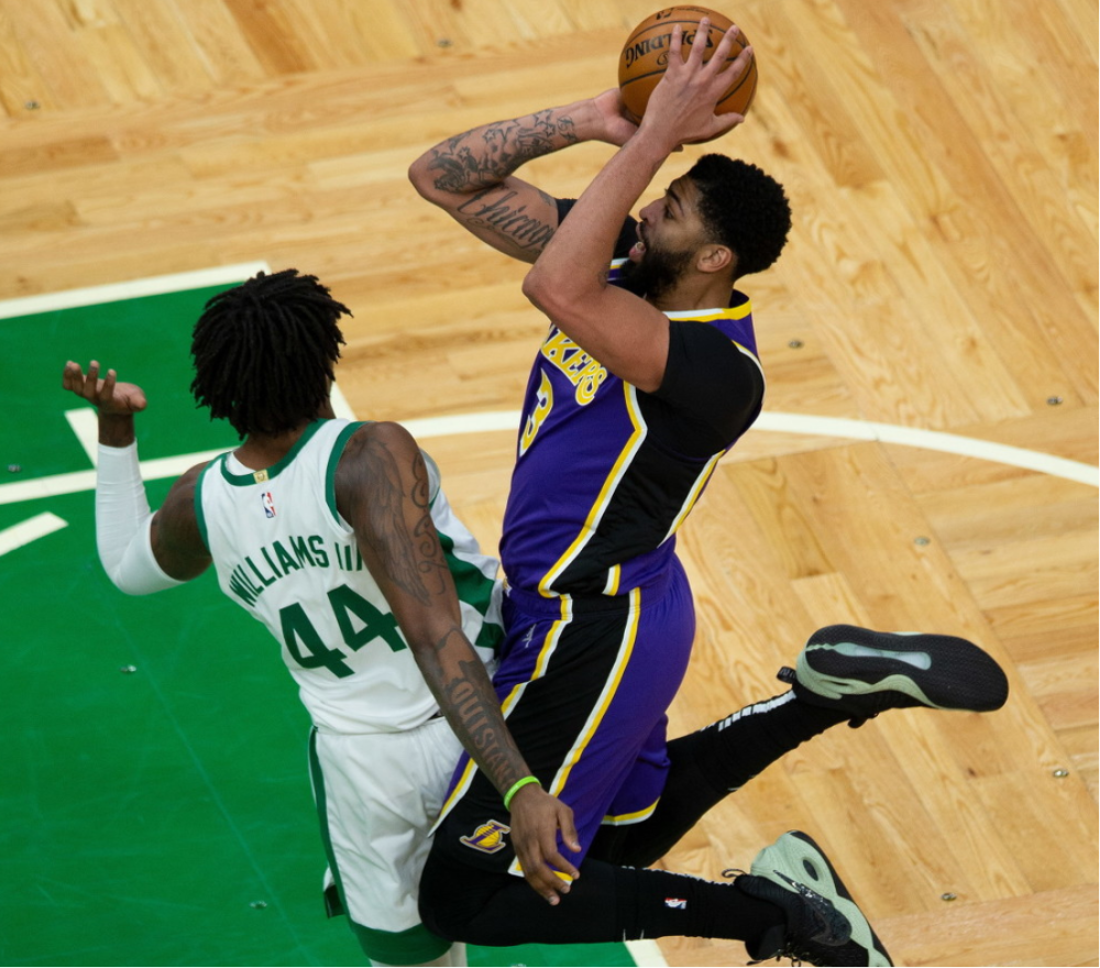 塔图姆巅峰对决，浓眉哥与80激战FPX分钟，战术调整胜负难料！的简单介绍